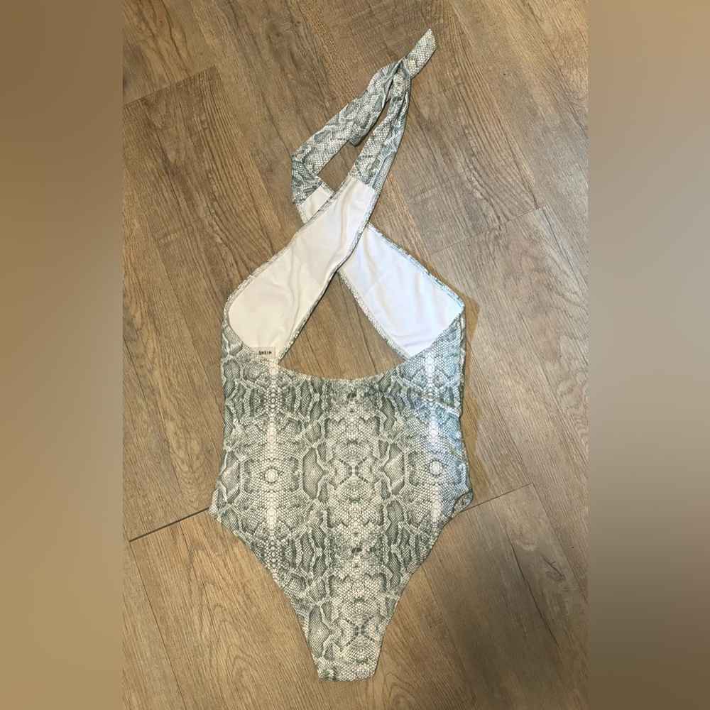 SWIMSUIT - Picture 2 of 4